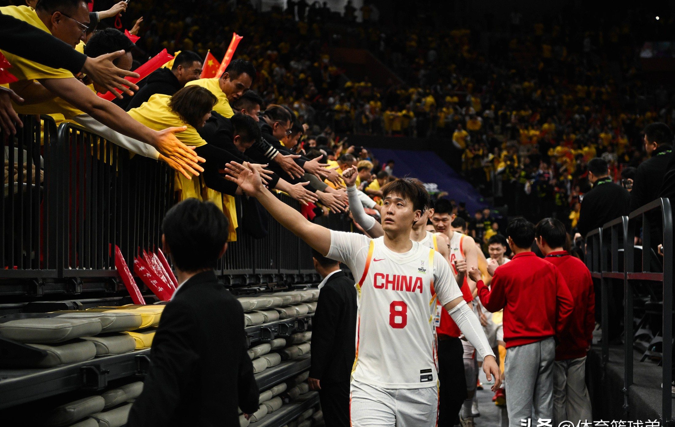 九州娱乐app-广东队全华班出战，力挫对手赢得胜利