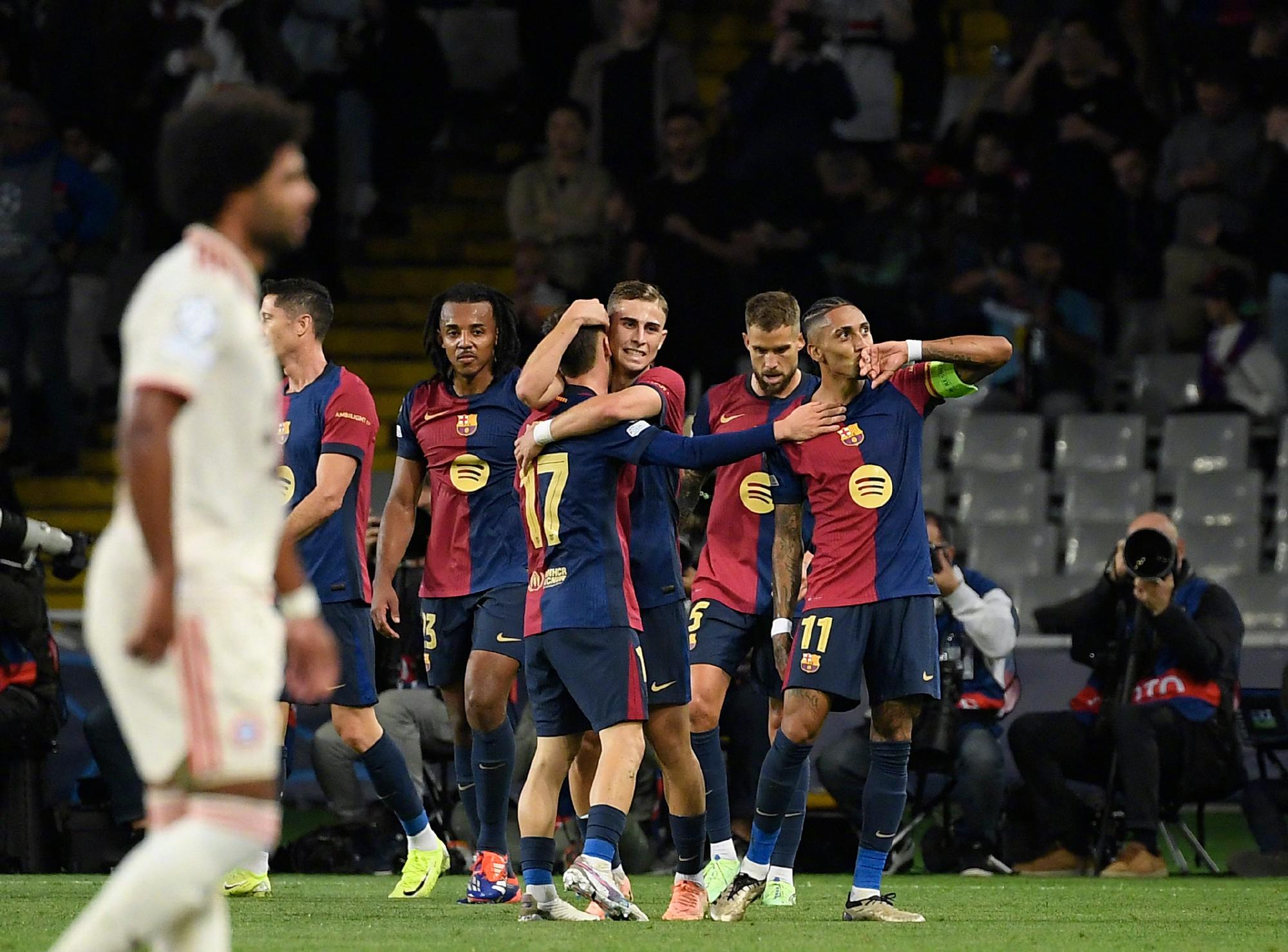 巴萨主场大胜,梅开二度继续领跑的球员